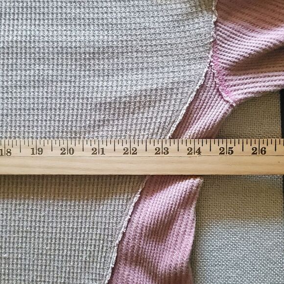 Free People We The Free Long Sleeve Oversized Waffle Thermal Grey/Pink Womens XS - Picture 9 of 10